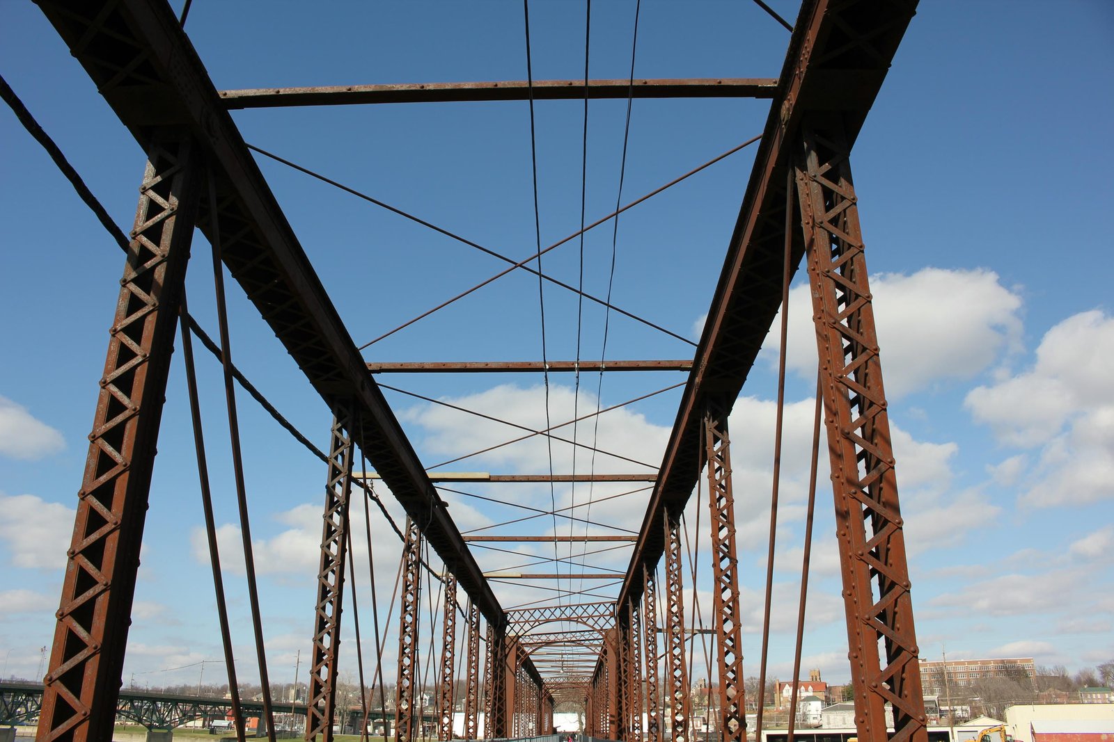 Upper lateral bracing